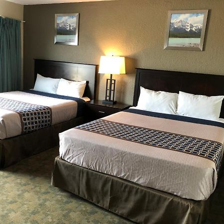 Knights Inn Kamloops Bagian luar foto