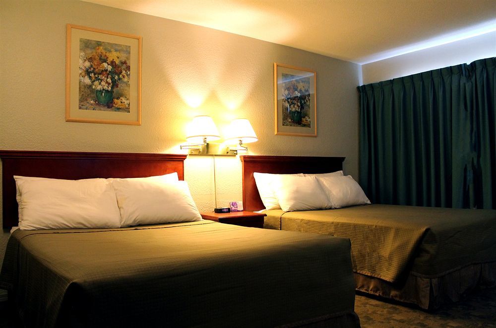 Knights Inn Kamloops Bagian luar foto