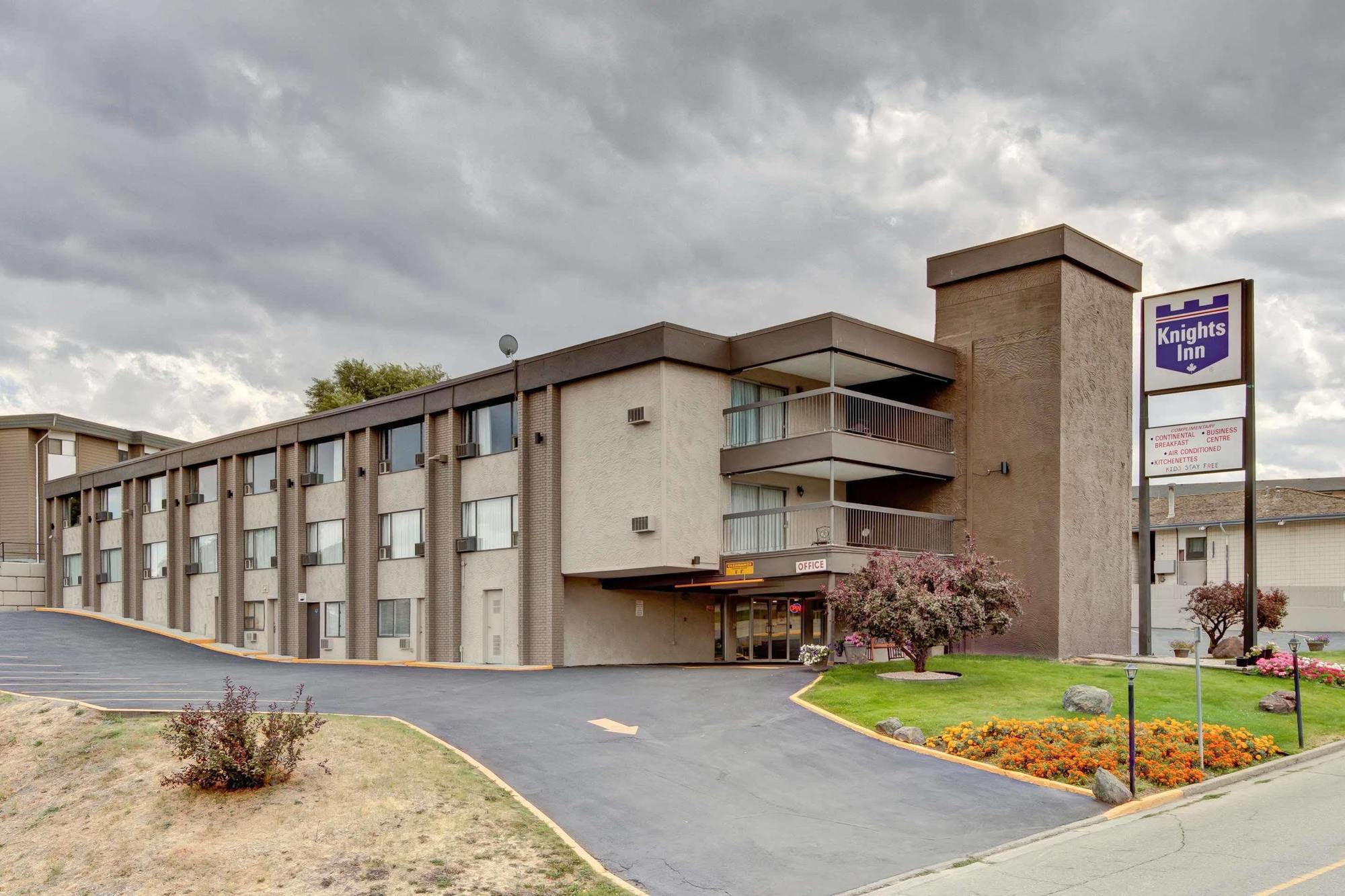 Knights Inn Kamloops Bagian luar foto