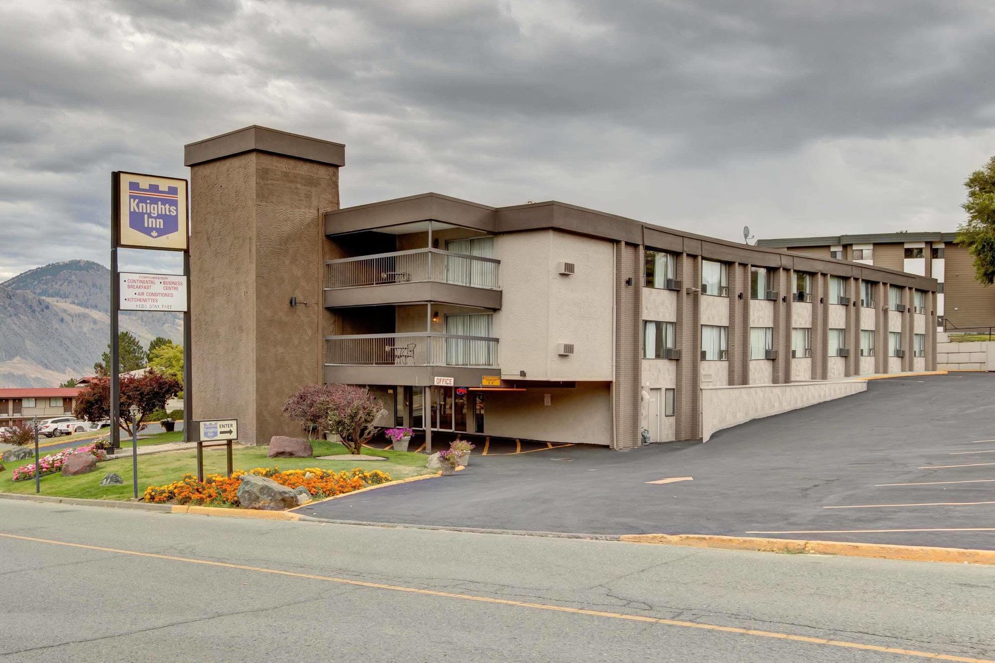 Knights Inn Kamloops Bagian luar foto