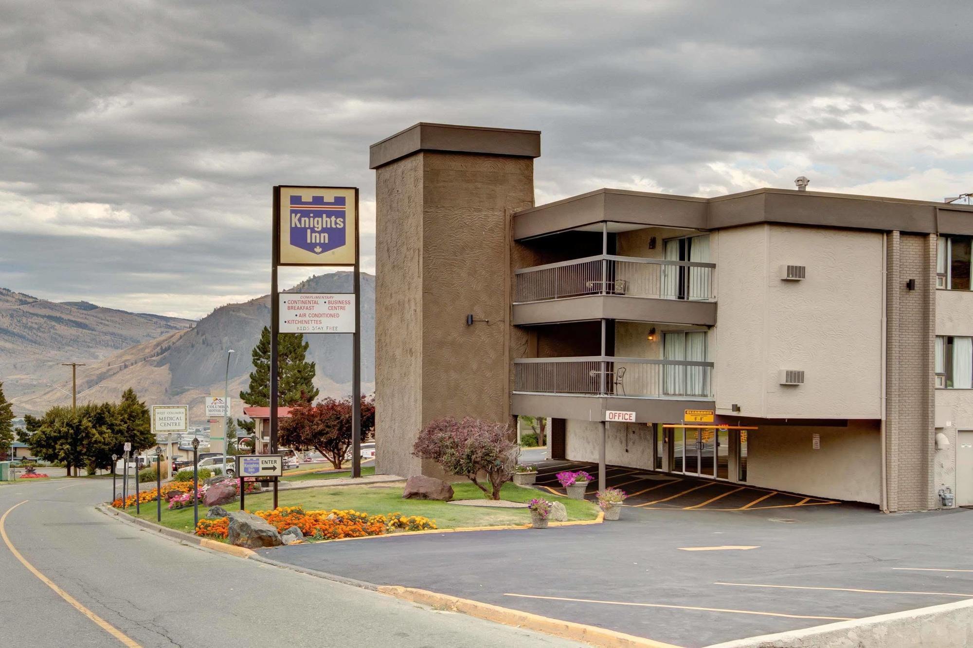 Knights Inn Kamloops Bagian luar foto