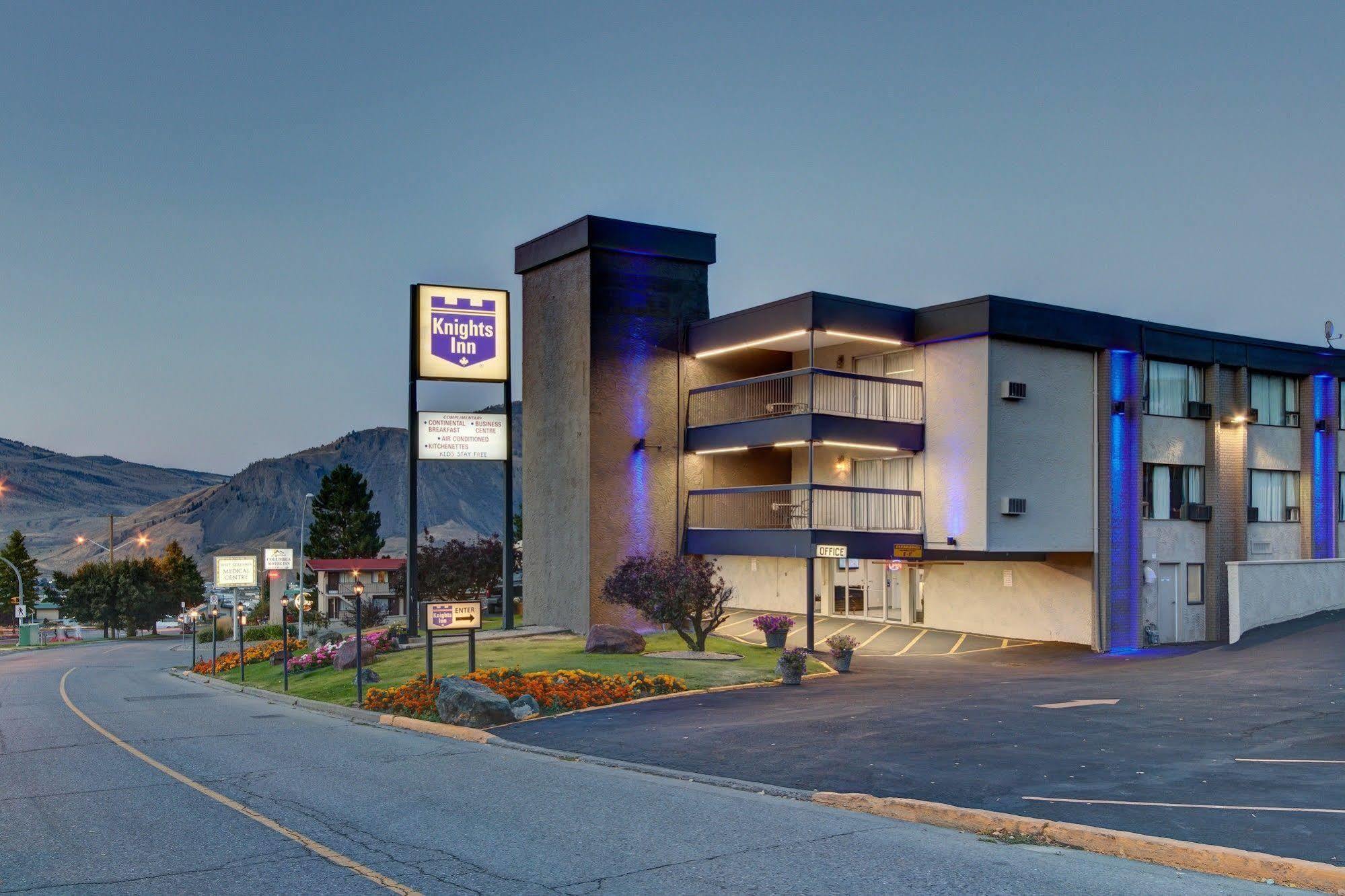 Knights Inn Kamloops Bagian luar foto